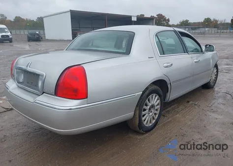 2003 Lincoln Town Car Executive from USA, damaged, VIN 1LNHM81W93Y684525